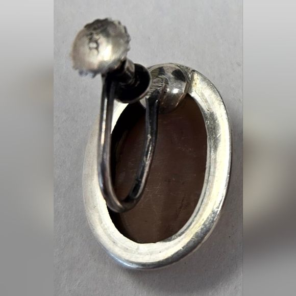 Vintage Cameo Womens Silver Screwback Earrings Hand Carved White On Light Brown - Picture 6 of 10